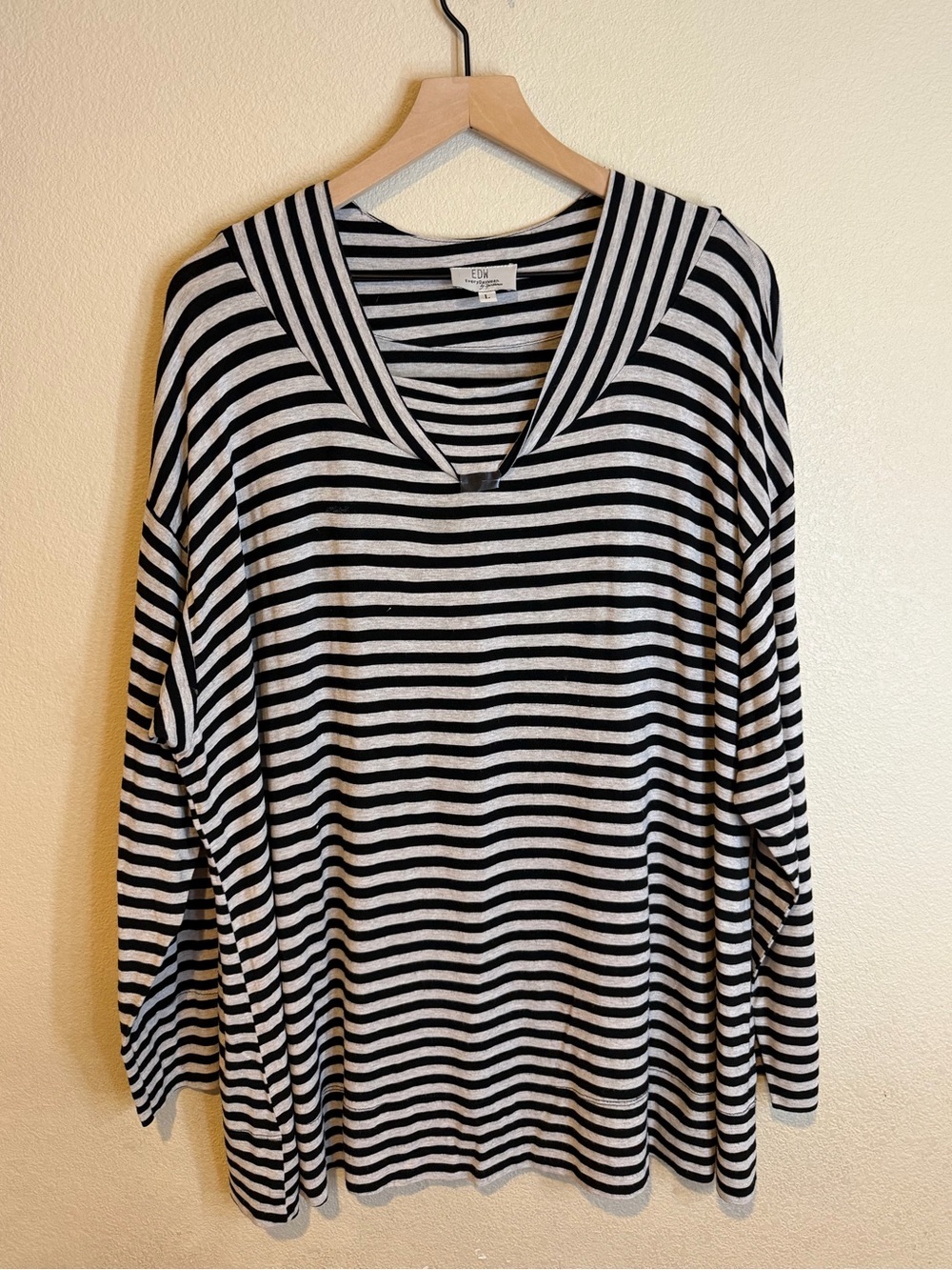 EDW by Spirithouse Black Gray Striped V-Neck Stretch T-Shirt Large